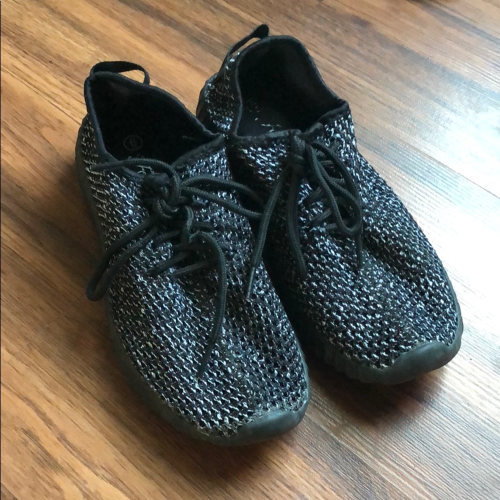 Casual comfortable lace up shoes women’s 6 black